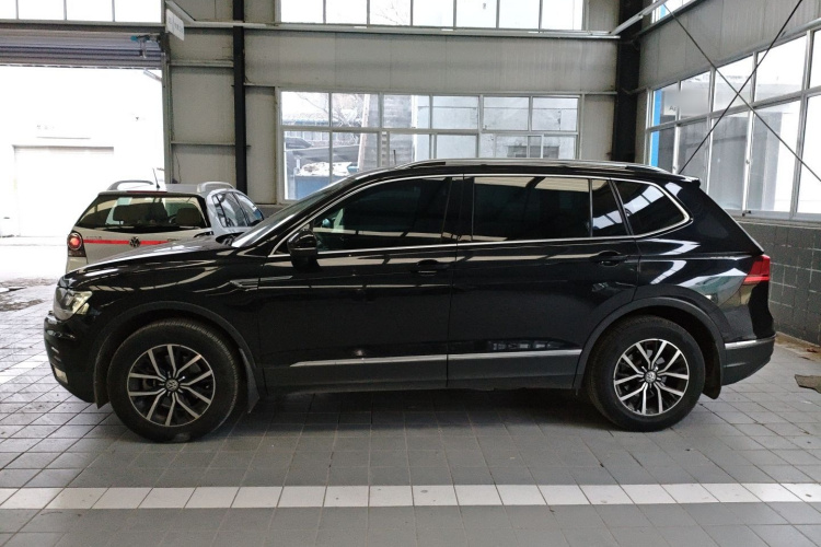 大众 途观L 2018款 330TSI 自动两驱舒适版车身外观4