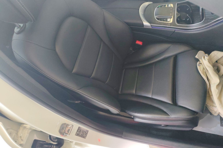 奔驰C级 2019款 C 260 L 4MATIC 运动版局部细节41