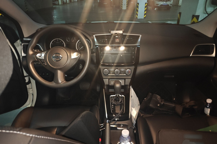 日产 轩逸 2024款 经典 1.6XL CVT豪华版中控内饰12