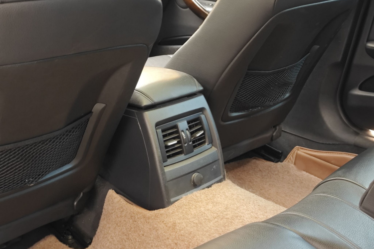 宝马3系 2014款 320Li 豪华设计套装中控内饰7013