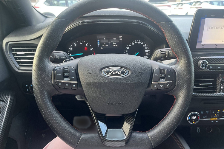 福特 福克斯 2019款 三厢 EcoBoost 180 自动ST Line中控内饰7003