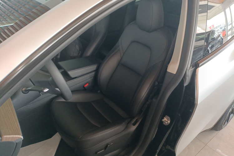 特斯拉 Model Y 2022款 改款 后轮驱动版中控内饰19