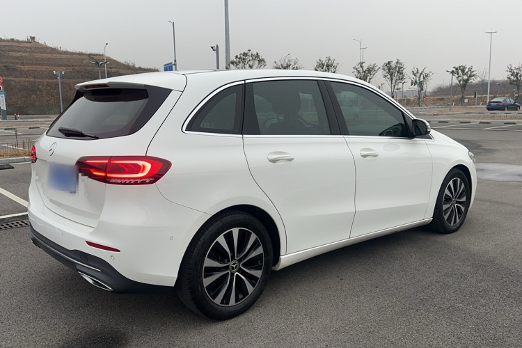 奔驰B级 2021款 B 200 动感型车身外观6004