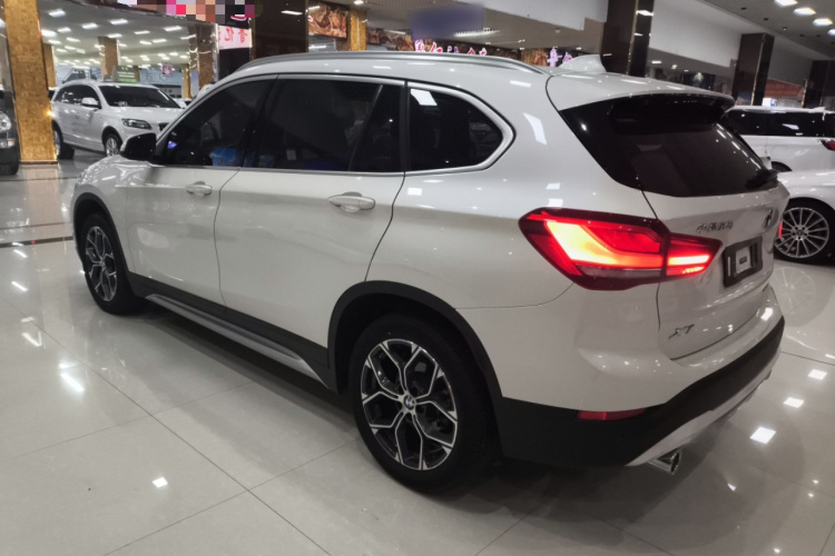 宝马X1 2020款 sDrive20Li 尊享型车身外观4