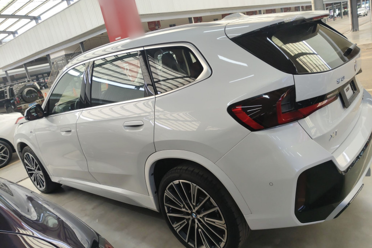 宝马X1 2023款 xDrive25Li M运动套装车身外观4