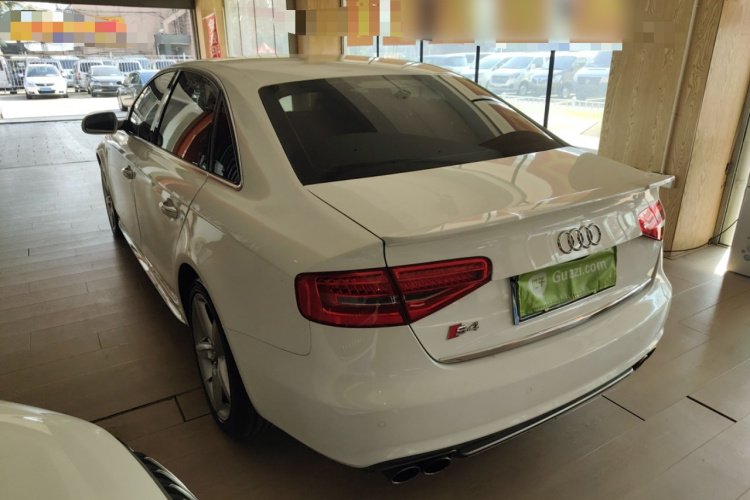 奥迪A4L 2016款 35 TFSI 自动标准型车身外观4