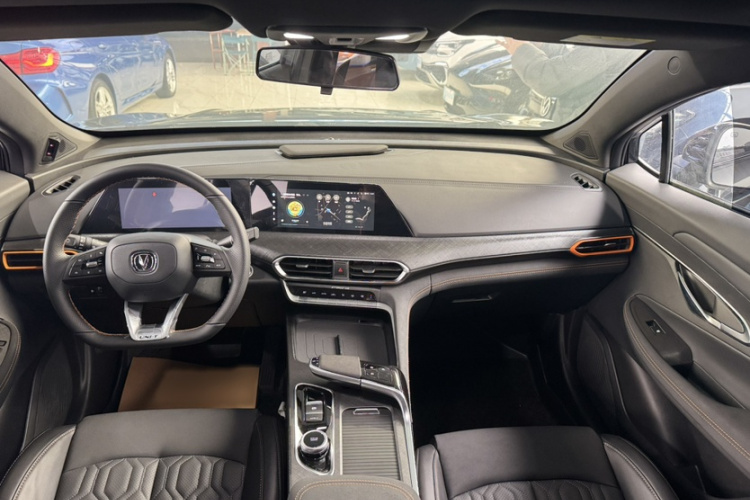 长安UNI-T 2022款 1.5T 运动版 尊贵型中控内饰7002