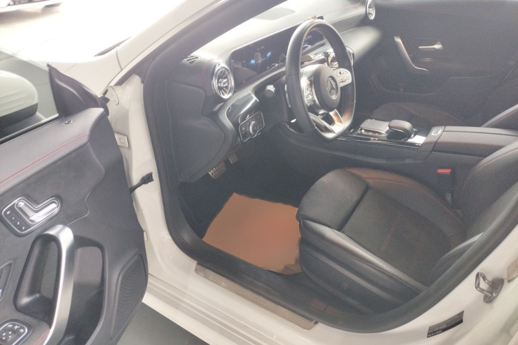 奔驰CLA 2020款 CLA 200 猎跑车中控内饰7003