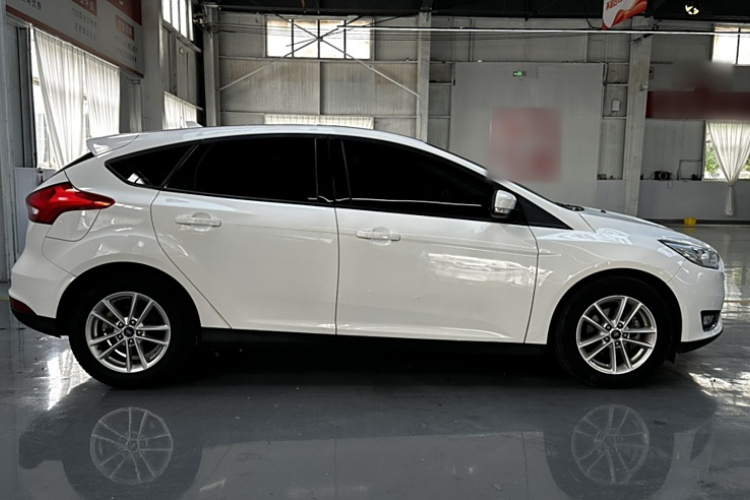 福特 福克斯 2017款 两厢 1.6L 自动风尚型智行版车身外观6003