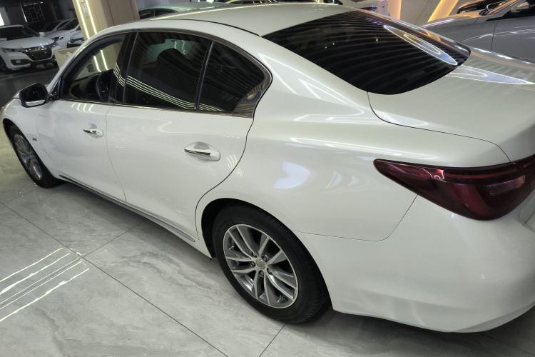 英菲尼迪Q50L 2018款 2.0T 舒适版 国VI车身外观4