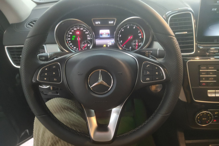 奔驰GLE轿跑 2018款 GLE 320 4MATIC 轿跑SUV局部细节13