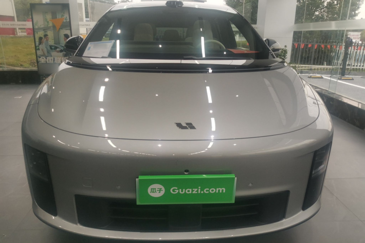 理想汽车 理想i6 2025款 两驱标准型车身外观2