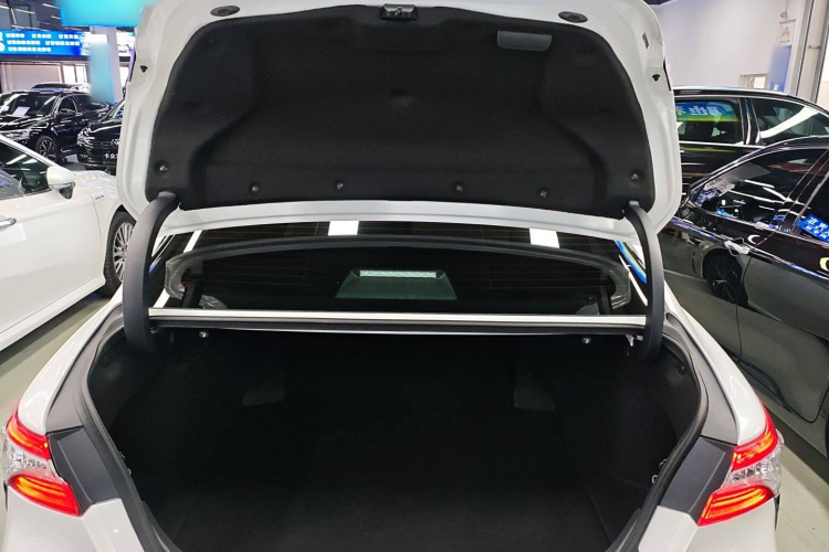 丰田 凯美瑞 2021款 2.5S 锋尚版机舱底盘23