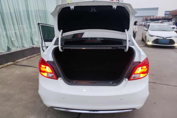 江汽集团 江淮iEV7 2019款 iEV7L 豪华智能型机舱底盘23