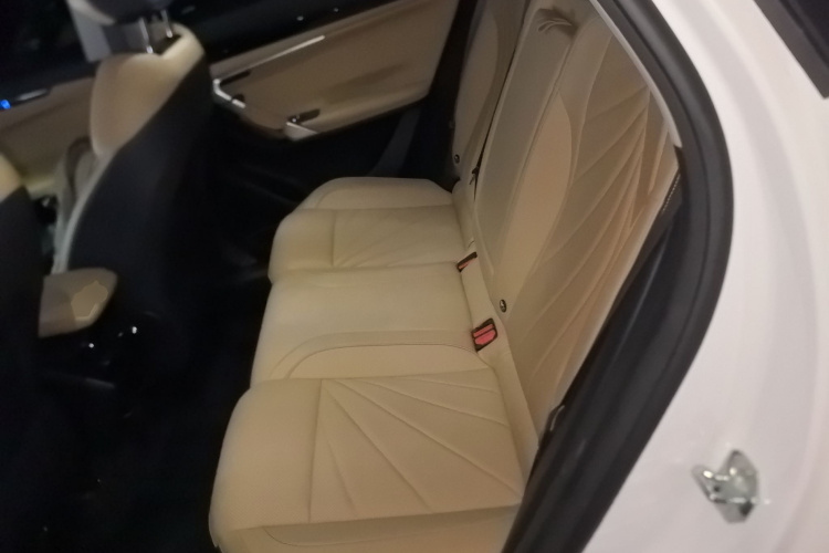 吉利汽车 博越L 2023款 1.5TD DCT尊贵型中控内饰7004