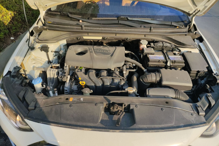 现代 领动 2016款 1.6L 自动智炫·精英型机舱底盘24