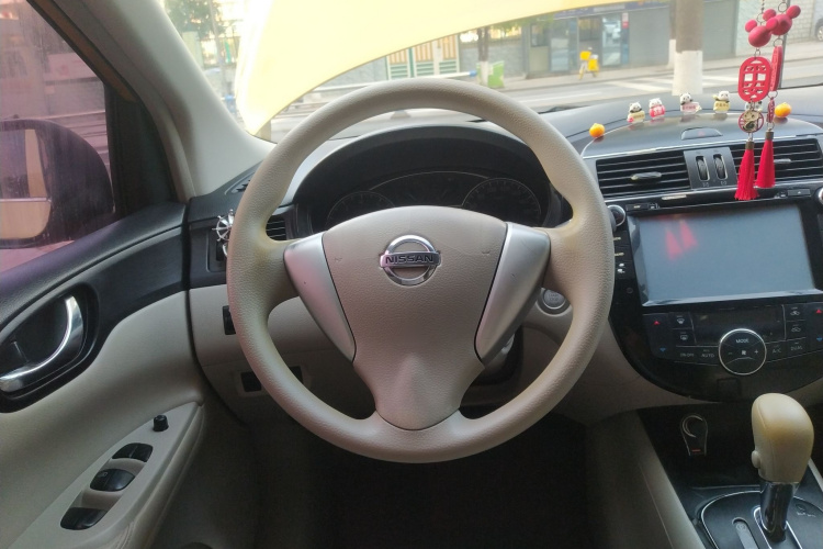 日产 骐达TIIDA 2011款 1.6L CVT智能型中控内饰13