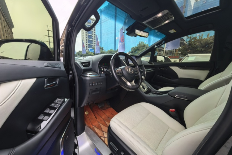 雷克萨斯LM 2020款 300h 七座隽雅版中控内饰7008