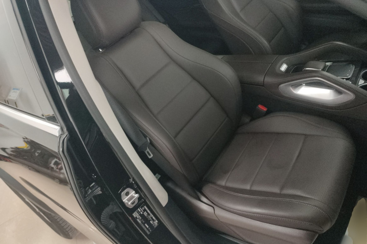 奔驰GLE 2021款 GLE 350 4MATIC 时尚型局部细节41