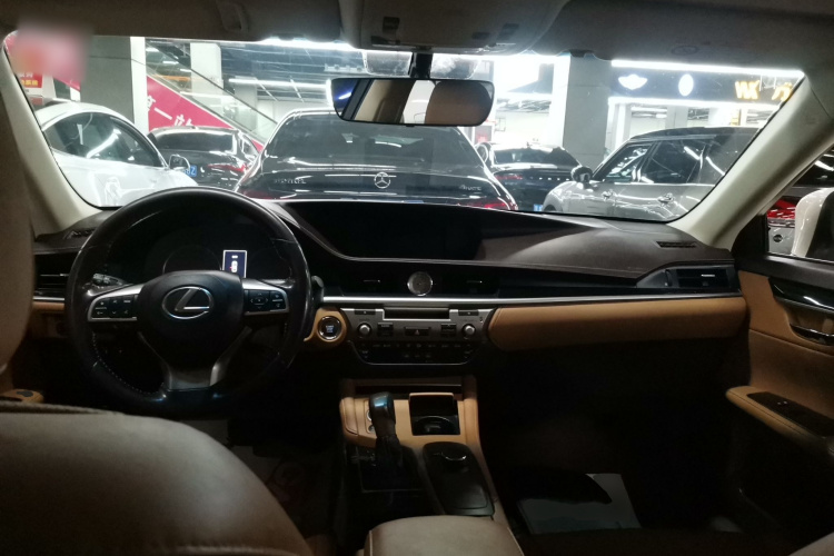 雷克萨斯ES 2015款 200 精英版中控内饰12