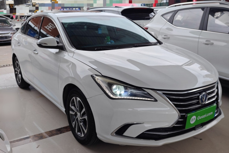 长安 逸动 2018款 高能版 1.6L GDI 自动先锋型 国V车身外观3