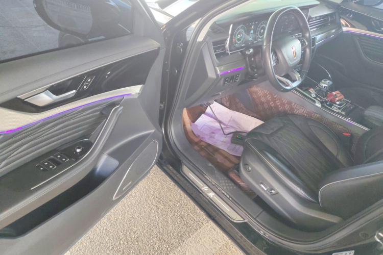 红旗HS5 2022款 改款 2.0T 智联旗享四驱版中控内饰20