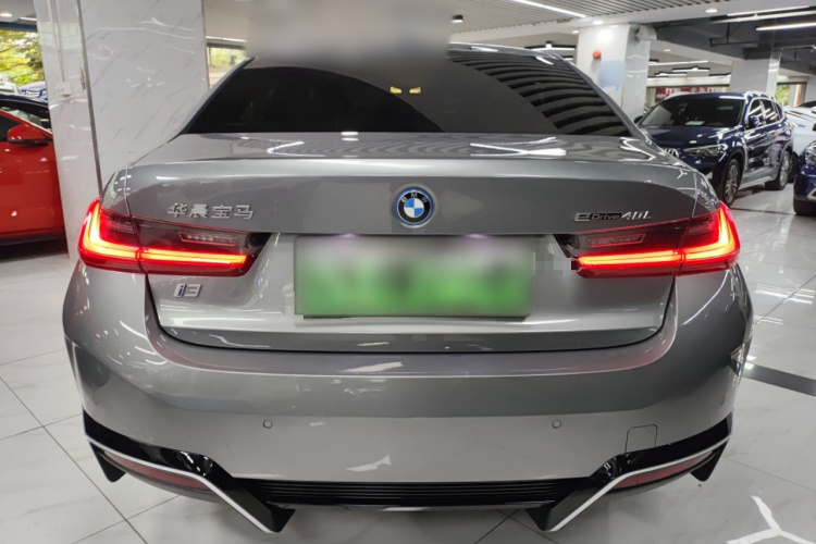 宝马i3 2023款 eDrive 40 L 曜夜运动套装车身外观6