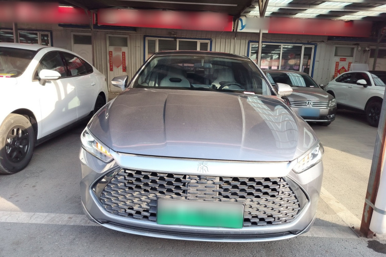 比亚迪 秦PLUS 2024款 荣耀版 DM-i 55KM领先型车身外观2