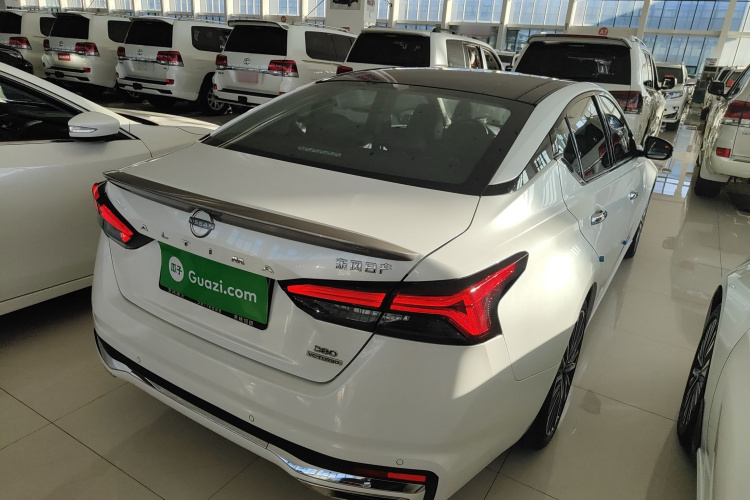 日产 天籁 2022款 2.0T XL 进享版车身外观7