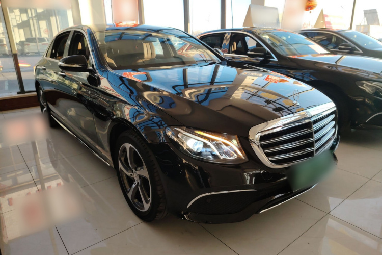 奔驰E级 2017款 E 200 L 4MATIC车身外观3