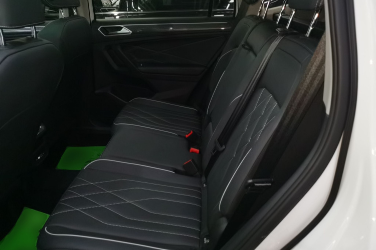 大众 途观L 2025款 出众款 330TSI 自动两驱R-Line龙耀版中控内饰21