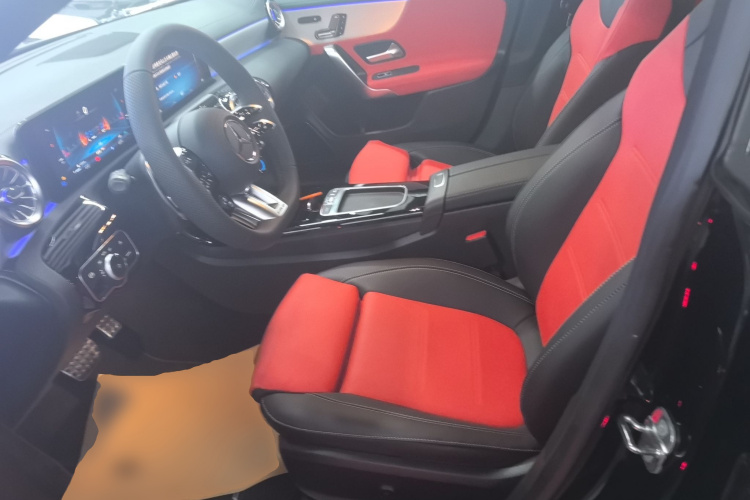 奔驰CLA AMG 2026款 AMG CLA 35 4MATIC中控内饰19