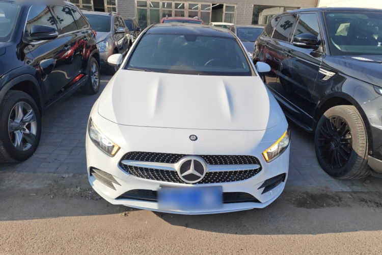 奔驰A级 2020款 A 200 L 运动轿车车身外观2