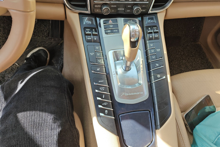 保时捷 2014款 Panamera 4 3.0T局部细节16