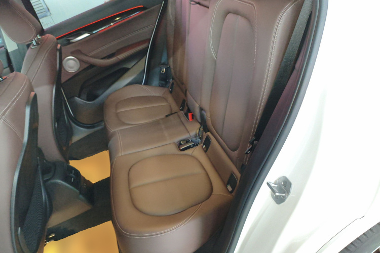 宝马X2 2023款 sDrive25i M运动曜夜版中控内饰21