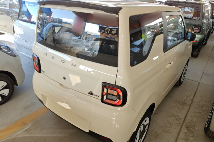 吉利银河 熊猫 2025款 210km 元气熊车身外观7