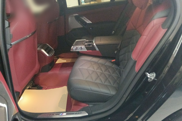 宝马7系 2023款 735Li M运动套装中控内饰7004