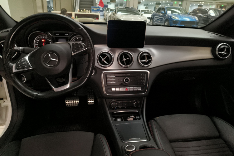 奔驰CLA 2017款 改款 CLA 220 4MATIC中控内饰12