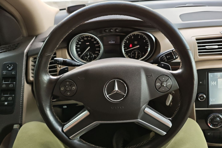 奔驰R级 2015款 R 320 4MATIC 豪华型中控内饰13