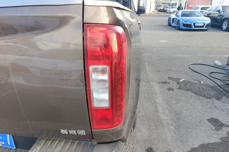 长城 炮 2021款 2.0T商用版自动柴油四驱精英型长箱GW4D20M车身外观9