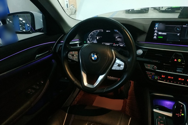 宝马5系新能源 2020款 里程升级版 530Le 豪华套装中控内饰13