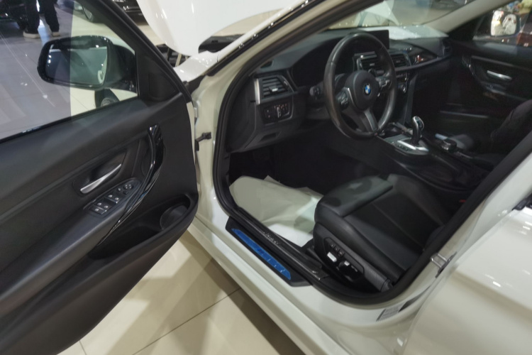 宝马3系 2018款 320Li 领先型M运动套装中控内饰20