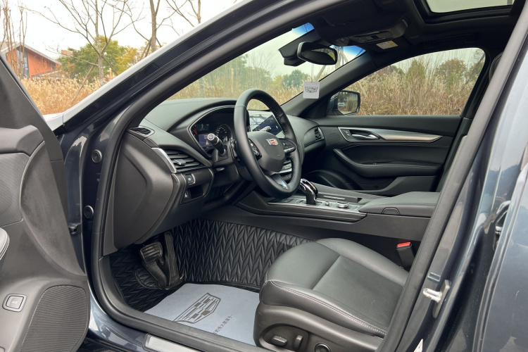 凯迪拉克CT5 2022款 28T 豪华型（标准版）中控内饰7001