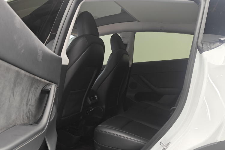 特斯拉 Model Y 2024款 长续航全轮驱动版中控内饰7003