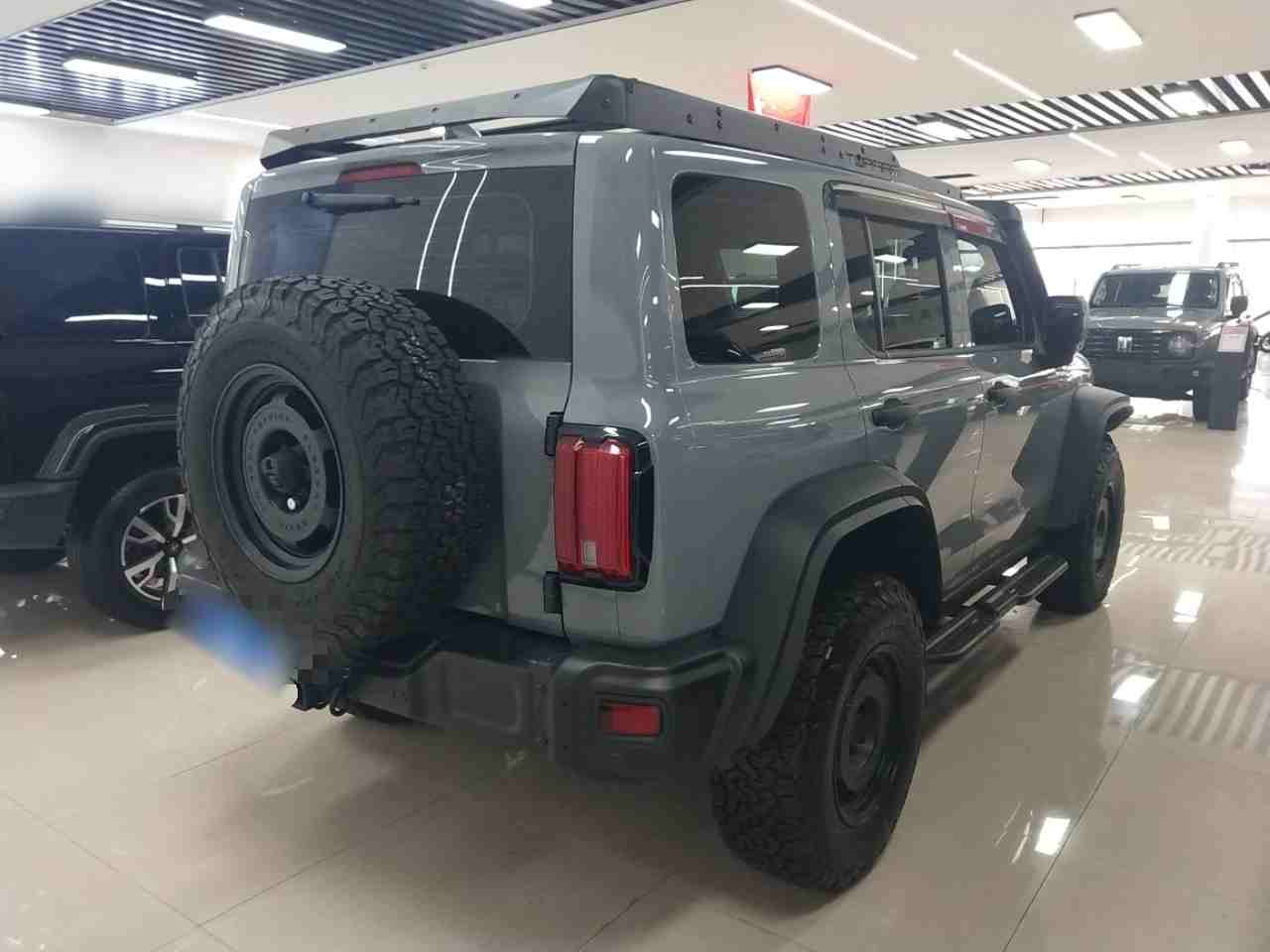 车辆右后45度角外观