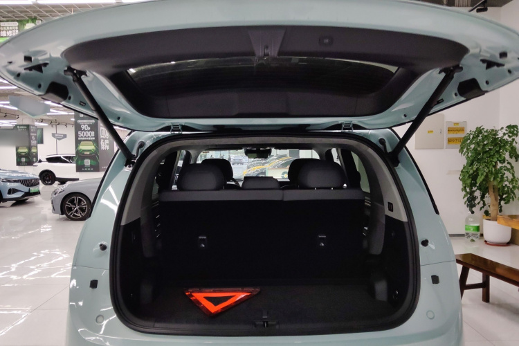 极氪MIX 2025款 智驾版机舱底盘23