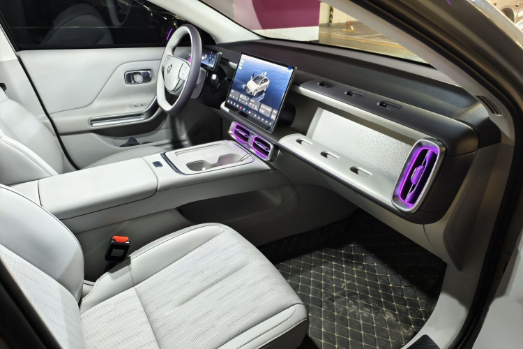 零跑汽车 零跑B01 2025款 650悦享版局部细节9008