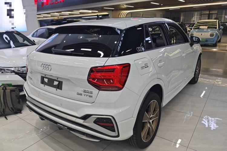 奥迪Q2L 2022款 35 TFSI 时尚动感型车身外观7