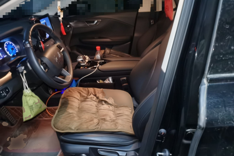 红旗E-QM5 2023款 改款 基础出行版中控内饰19