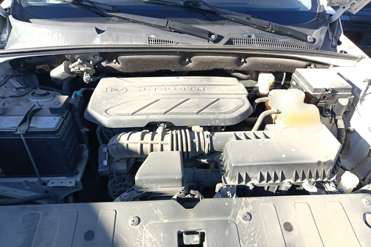 五菱汽车 五菱宏光S3 2018款 1.5L 手动豪华型 国V机舱底盘24